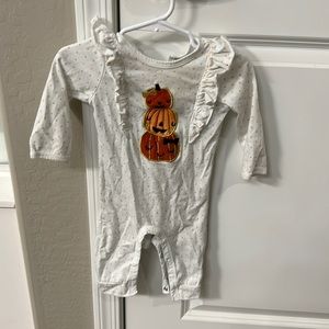 Absolutely my favorite October outfit my little one had!